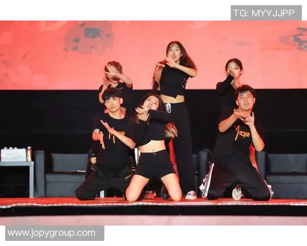 重庆街舞队在攀岩联赛中的力量展现与精彩表现分析